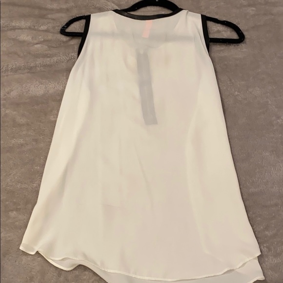 White blouse tank with leather trim - Picture 2 of 3